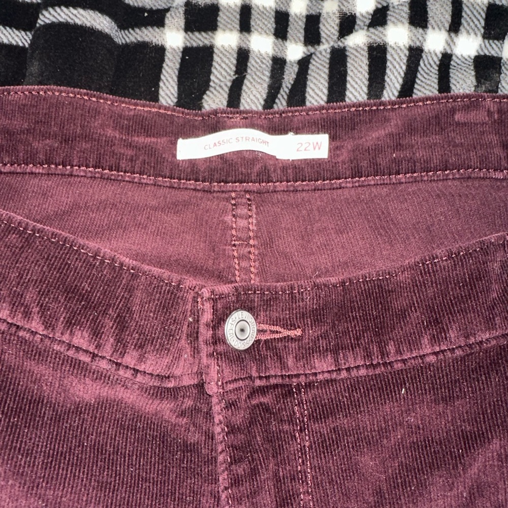 Size 22-Levi corduroy jeans.  Very good condition. Burguryv